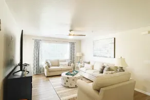 8 Bed 2 Bath - Pool, BBQ, Gym, & near the Beach - Image 2