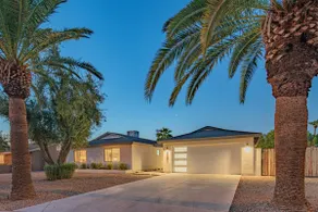 La Vie Contemporaine Old Town | HeatedPool+HotTub! - Image 5