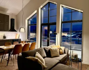 Scandi retreat with sauna, lake and ski slope views - Image 4