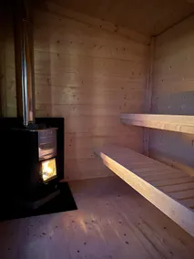 Scandi retreat with sauna, lake and ski slope views - Image 3