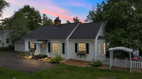 Family Fun at The Lake | Spacious Cottage Retreat - Image 2