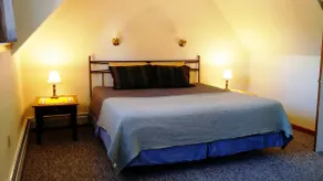 Spacious 1 Bedroom Apt w/King Bed Full Kitchen & Bathroom - Image 2