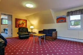 Spacious 1 Bedroom Apt w/King Bed Full Kitchen & Bathroom - Image 4