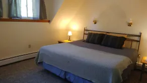 Spacious 1 Bedroom Apt w/King Bed Full Kitchen & Bathroom - Image 3