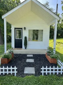 Charming Pond-View Cottage w/ Loft Bed - Image 2