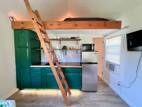 Charming Pond-View Cottage w/ Loft Bed - Image 4