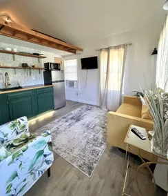 Charming Pond-View Cottage w/ Loft Bed - Image 3