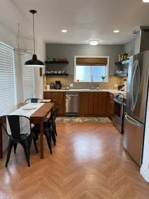 New & Stylish wheelchair accessible home in town. - Image 5