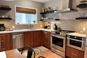 New & Stylish wheelchair accessible home in town. - Image 4