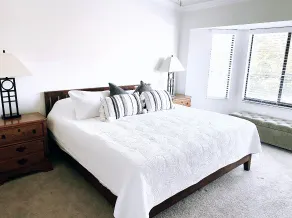 NEW Luxury 3-Bedroom Country Club & Golf Condo - Image 5