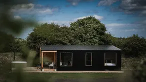 Stylish country lodge with wood fire hot tub - Image 3