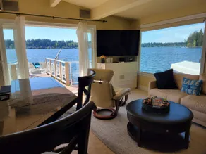 Unique Lake Goodwin Waterfront Cabin with Hot Tub - Image 4