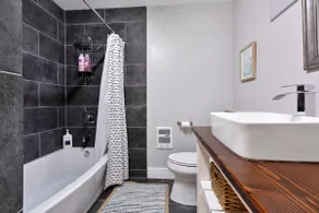 2-Bedroom Apt. w/ HOT TUB, Kitchen, Laundry & AC - Image 5