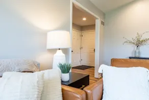 Updated, bright, and modern, 3 bedroom home. - Image 4