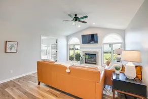Updated, bright, and modern, 3 bedroom home. - Image 3
