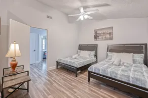 Peaceful Houston: 3 BRs, 4 Queens and 2 Fullbaths - Image 5