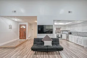 Peaceful Houston: 3 BRs, 4 Queens and 2 Fullbaths - Image 3