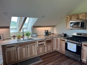 Visit Honey Bee Haven for a charming getaway - Image 4