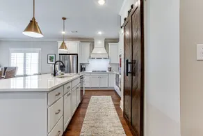 4br/3ba, Fireplace, Patio, Kitchen, 2 LR, W/D, New - Image 2