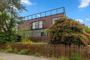 Guesthouse in Phinney Ridge with Rooftop Deck - Image 2