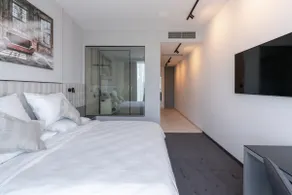 KING-BED Lux AIR-BNB w/AC in Karlín! 202 - Image 4