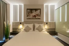 KING-BED Lux AIR-BNB w/AC in Karlín! 202 - Image 5