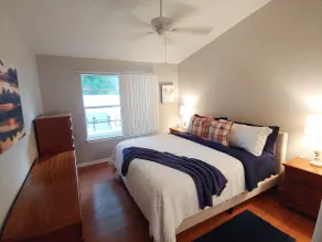 Centrally located 2 bedroom condo for 6 people - Image 2