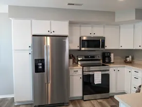 Life by the Lake: 2-Bedroom Lakeside Condo - Image 4