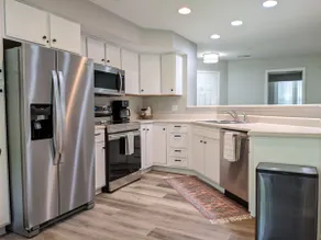 Life by the Lake: 2-Bedroom Lakeside Condo - Image 5
