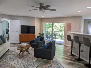 Life by the Lake: 2-Bedroom Lakeside Condo - Image 2