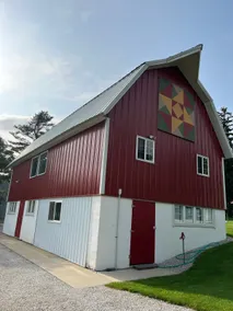 Beautiful 100 year old barn! - Image 2