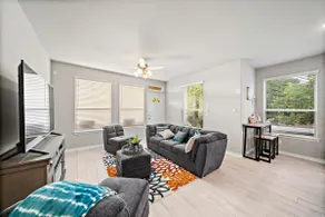 La Porte getaway, steps away from Sylvan beach - Image 3
