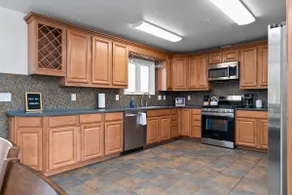 Jewel of the Lake, 5 Bedroom Family Home w Garage - Image 3