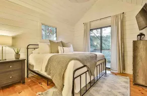 Couples Riverside Cottage - Image 5