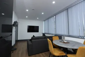 New Oxford House Apartments By Happy Days - Image 3
