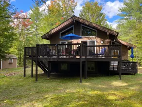 Cozy White Mountain Chalet - Minutes to Everything - Image 2