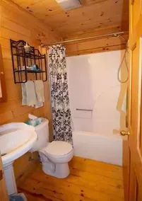 Cheerful 3 bedroom cabin with fireplace - Image 4
