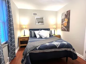 Cozy City Charmer - 2 Bedrooms and Garage. - Image 4