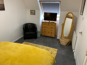 No.46, comfortable 2 bedroom property - Image 3