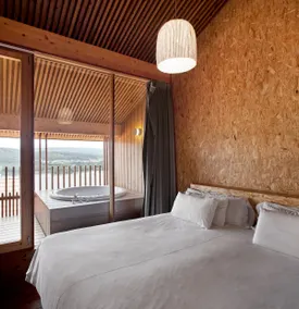 Cabin with estuary views and a Jacuzzi - Image 2