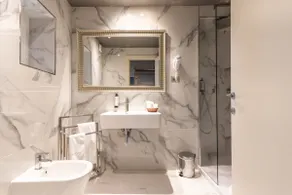 Modern and central apartment with walk-in closet - Image 5