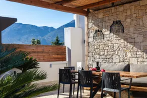 Solis Villa, with Heated Pool & 5 minutes to Beach, By ThinkVilla - Image 4