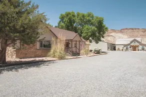 Beautifully Renovated Winery Estate House! - Image 2