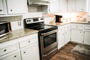 Convenient & Cozy 2BR Fully Equipped w/ Fast Wifi - Image 5
