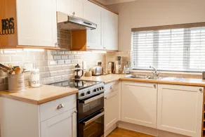 Charming Cottage close to Chester Garden Parking - Image 5