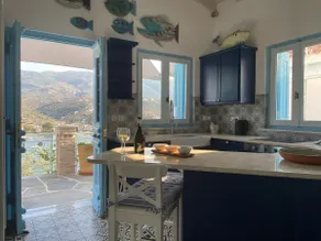 Karen’s Mikro Spiti, Poros. - Image 5