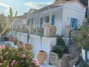 Karen’s Mikro Spiti, Poros. Presented by LazyDaze - Image 2
