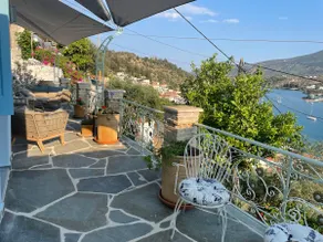 Karen’s Mikro Spiti, Poros. Presented by LazyDaze - Image 3