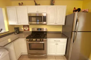 Rare Bay View apt with 2 full baths & master suite - Image 4