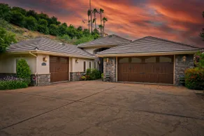 A Taste of Tuscany in this 3 1/2 Bdrm Luxury Home - Image 2
